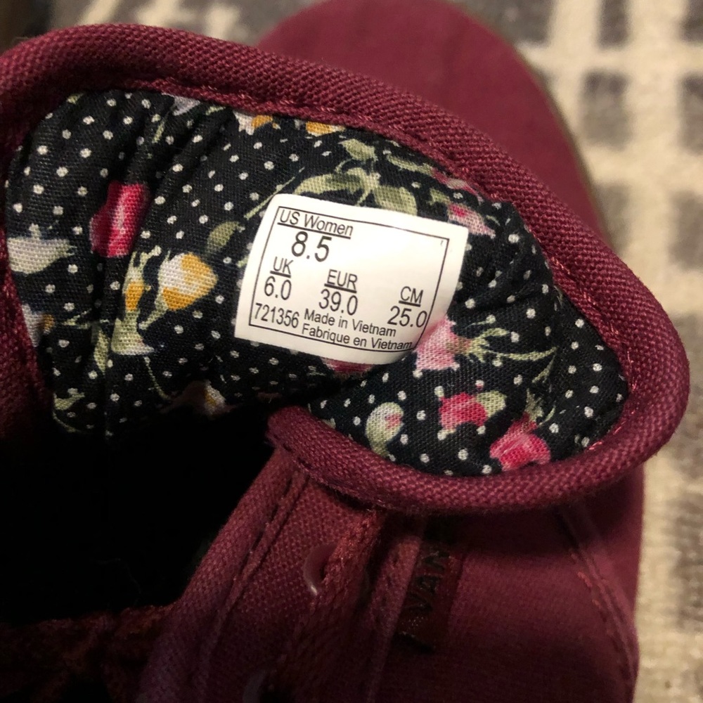 Red vans - Picture 2 of 2